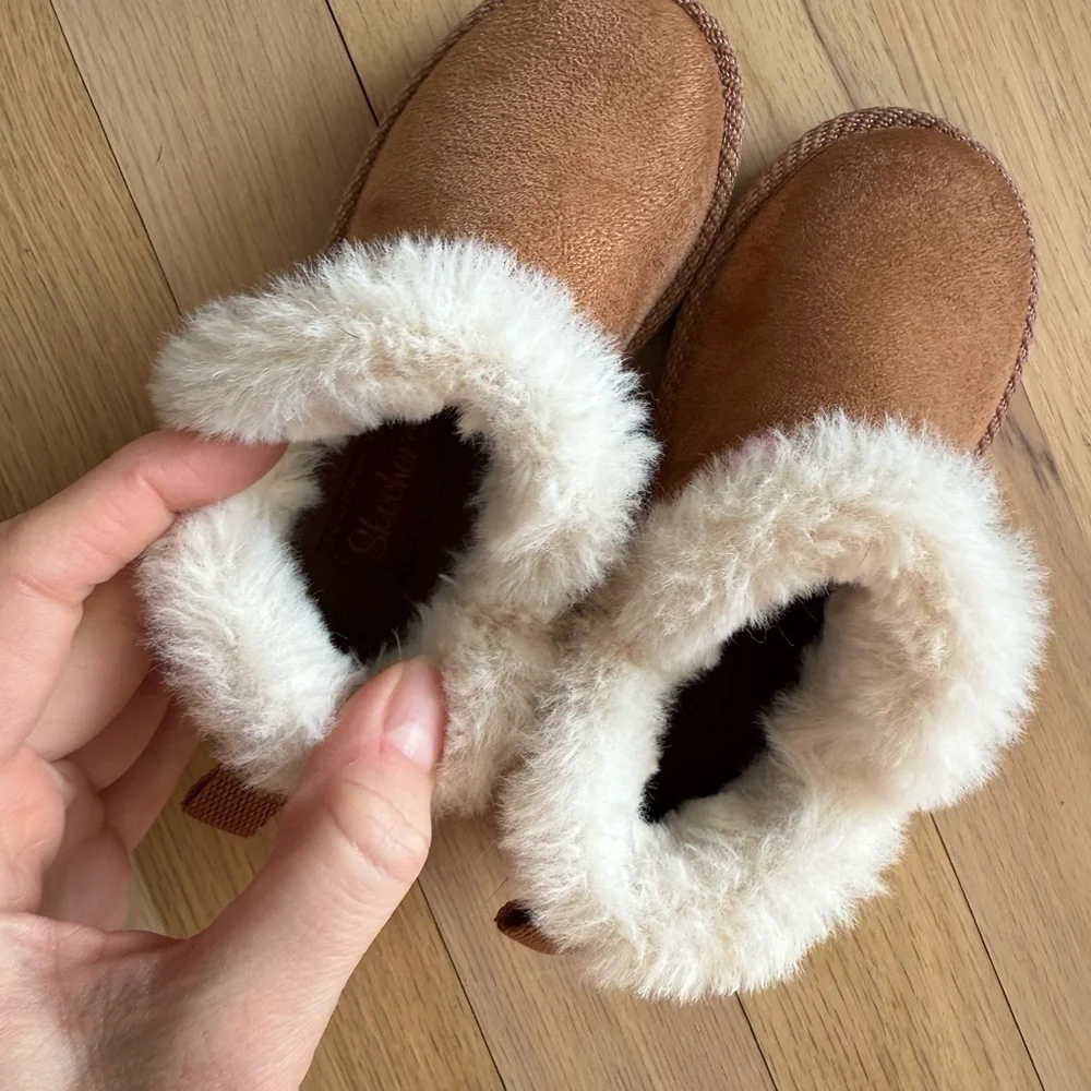 Sketchers Glam Slam Mount Cozy Sherpa Boots - Brown/Pink Hearts - Toddler Size 7